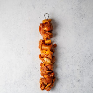 Brocheta de pollo estilo cajún